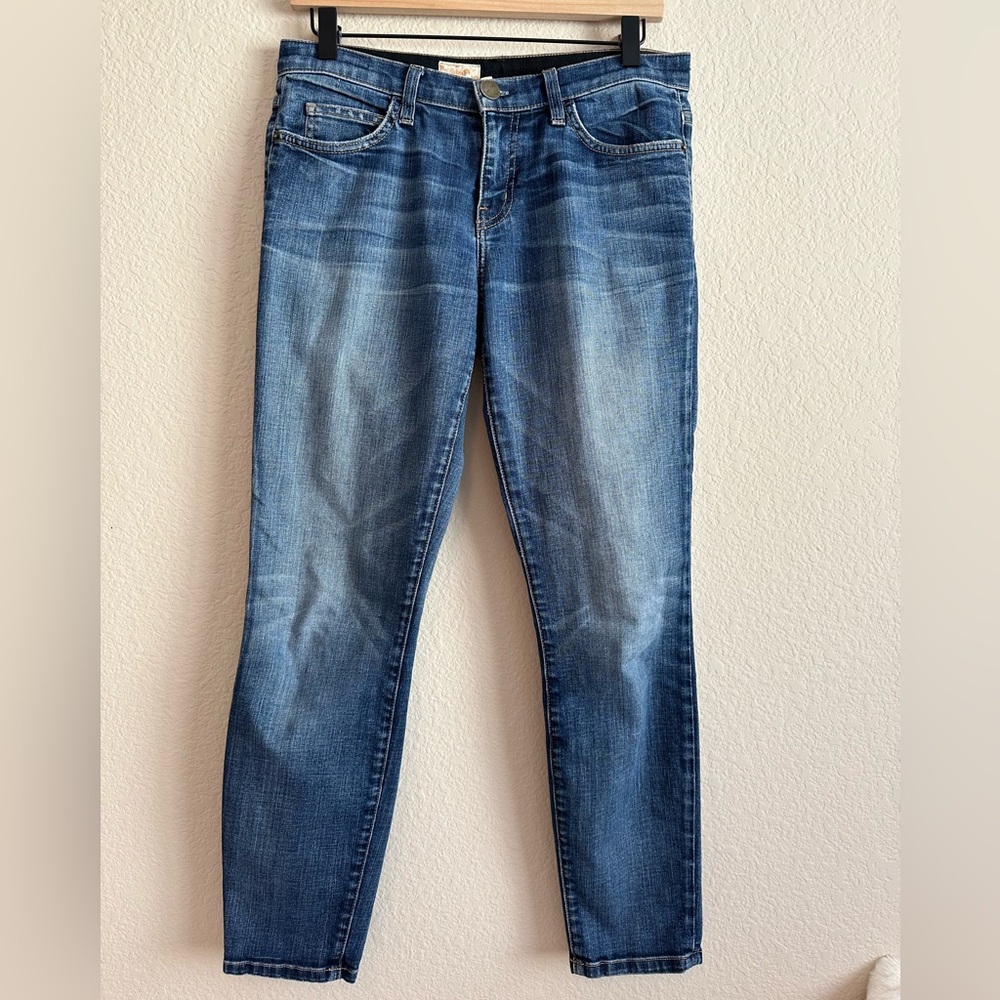 Mother Denim blue jeans Current Elliott women’s size 28. Straight leg mid rise.